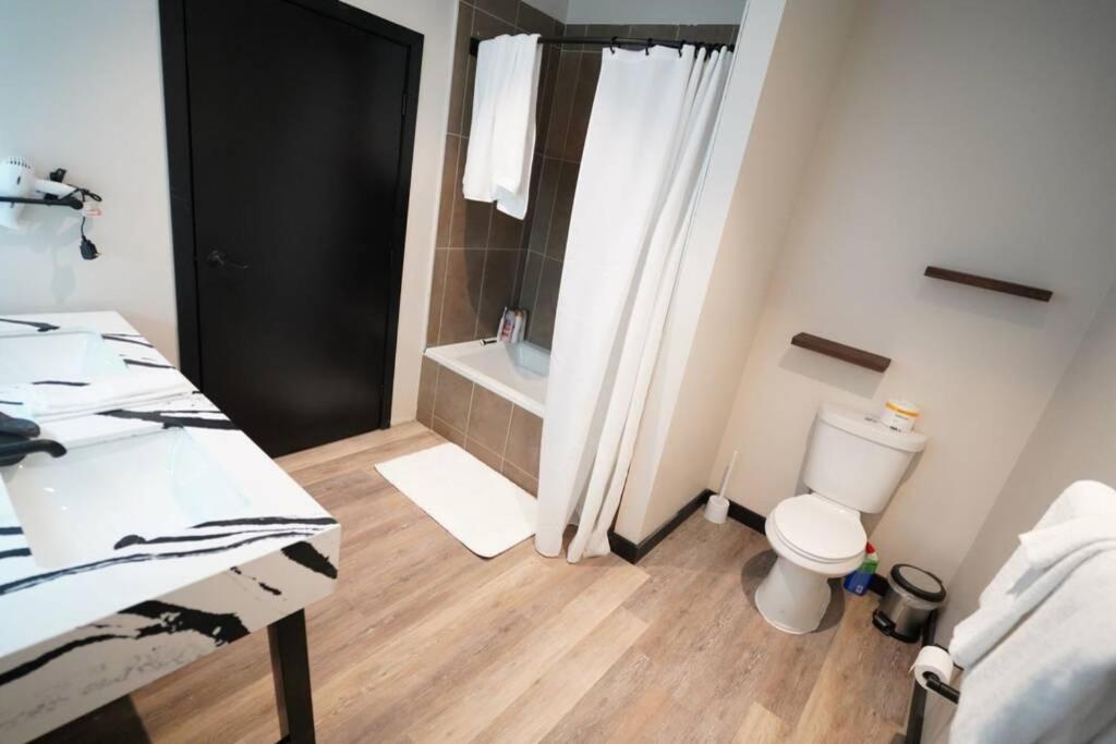 3E *New* Huge! Spacious 3 Bedroom In Oakland That Sleeps 12! Pittsburgh Extérieur photo